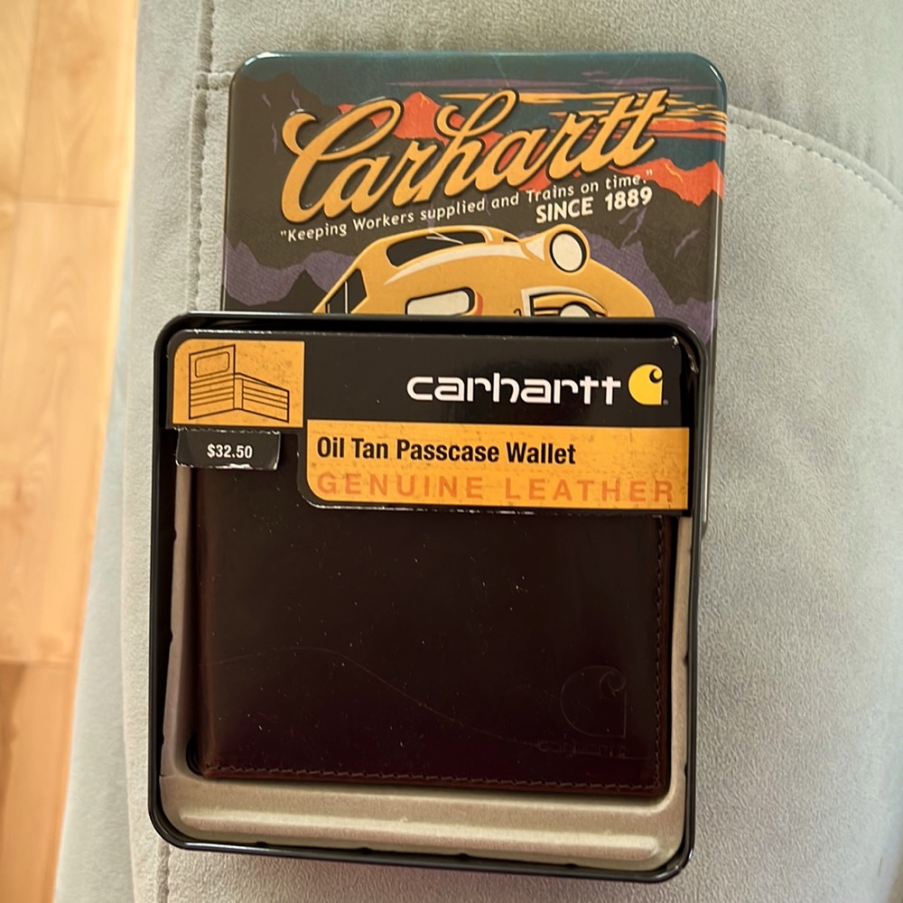 NWT Carhartt Mens’ Leather Wallet in Vintage Tin